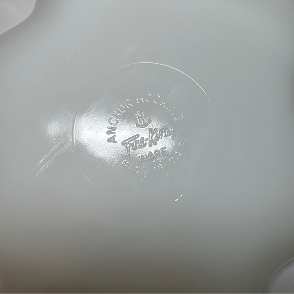 💥SALE! Vintage Fire King White Milk Glass Gold Trim Divided Serving Dish - Picture 5 of 13